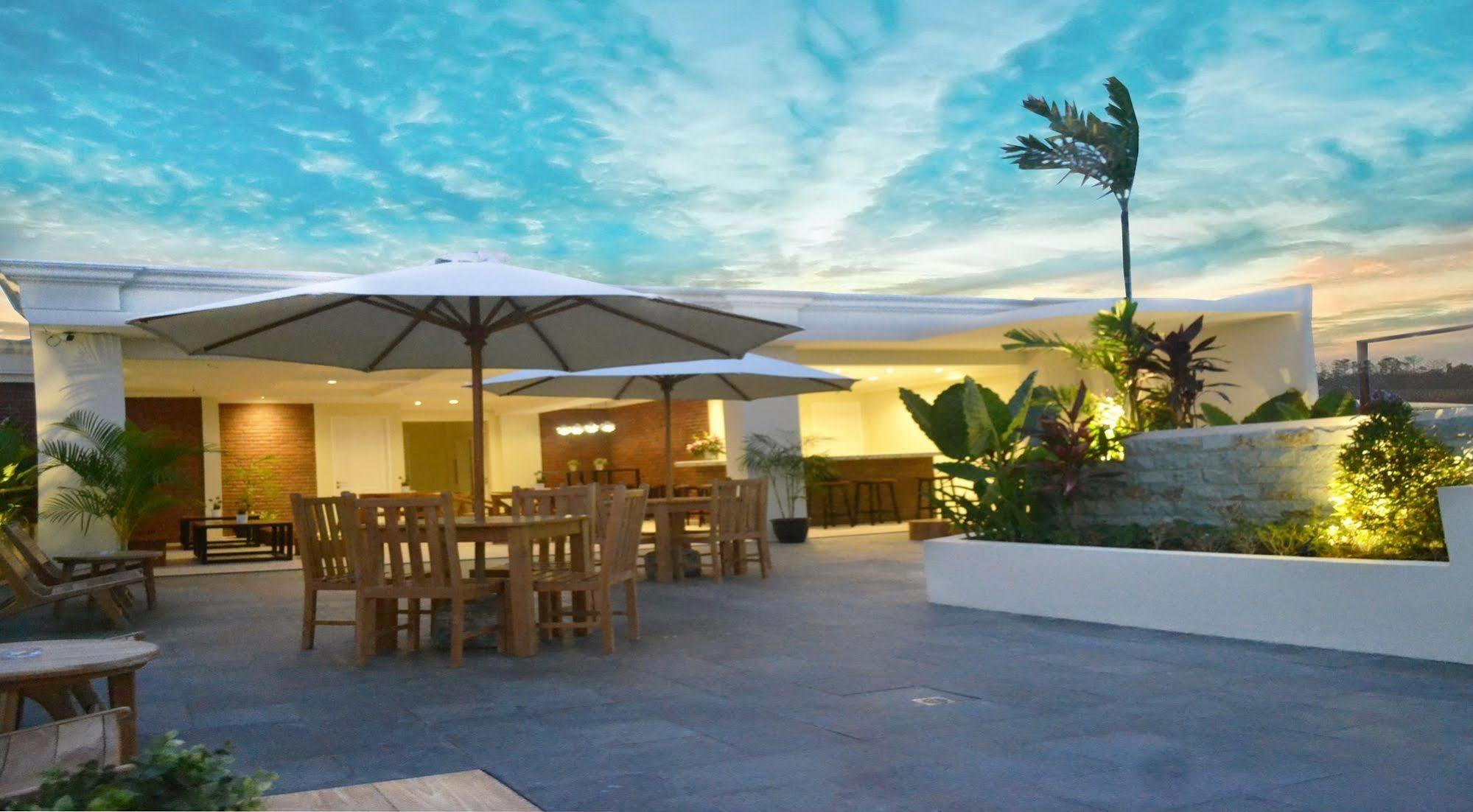 Amalfi Hotel Seminyak Dış mekan fotoğraf